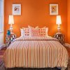 Оранжевая спальня в интерьере: особенности, фото, для каких стилей подойдет