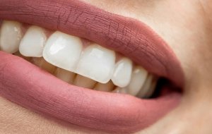 Не только щетка и паста: нужные средства для ухода за зубами